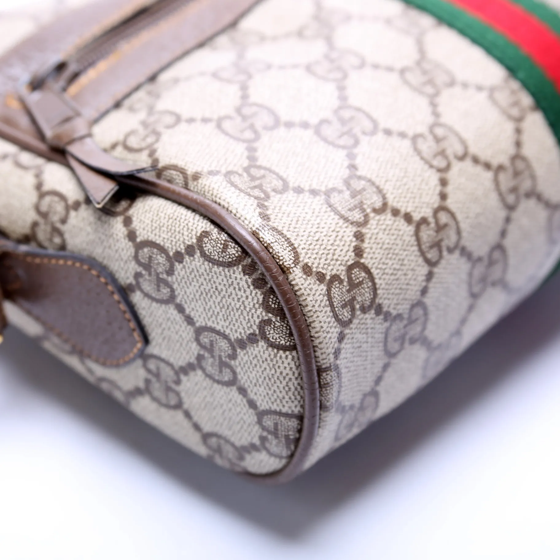111.02.004 Vintage Supreme Shoulder Bag