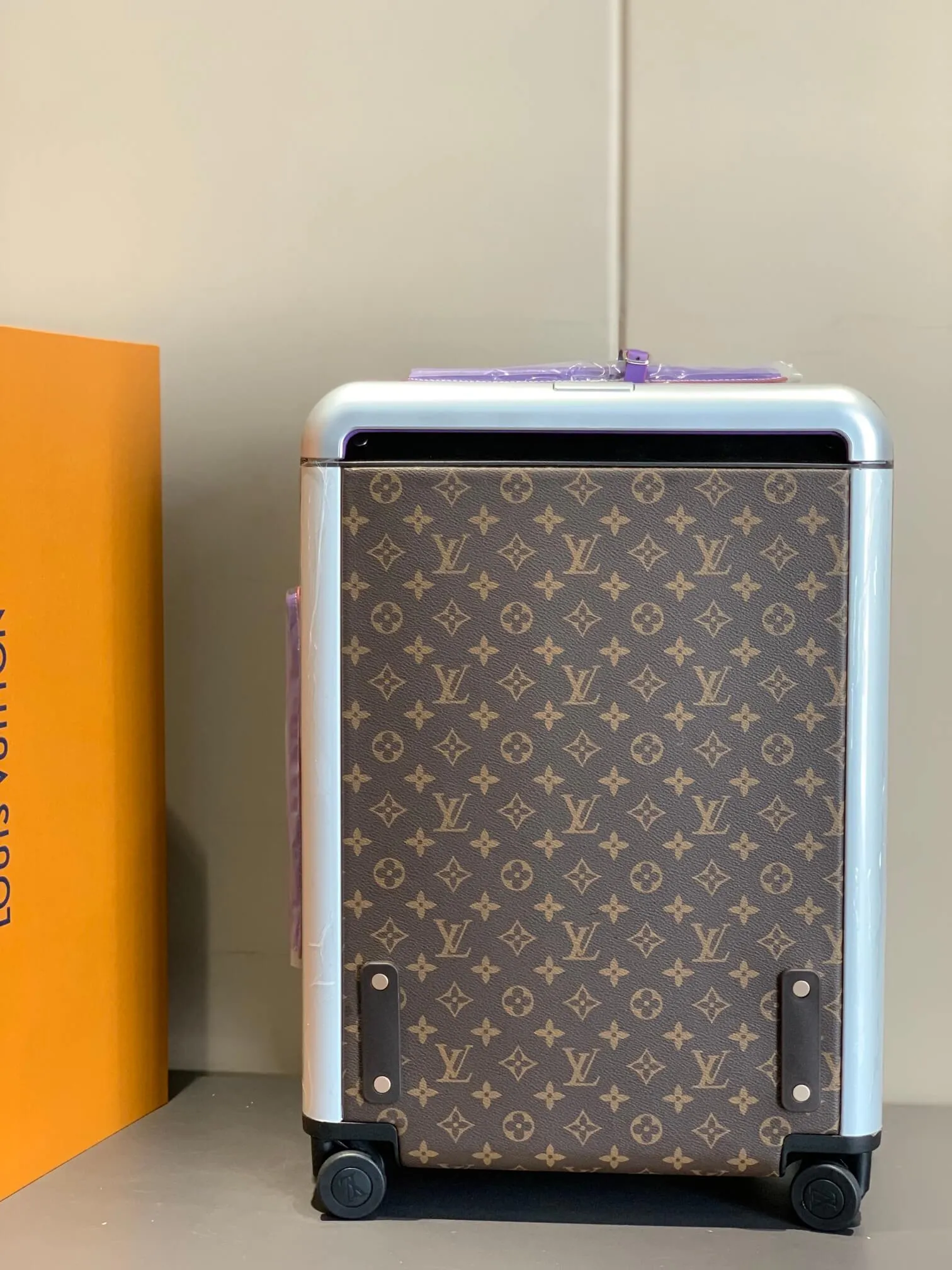 Louis Vuitton Horizon 55 Rolling Suitcase ( 8 Colors )