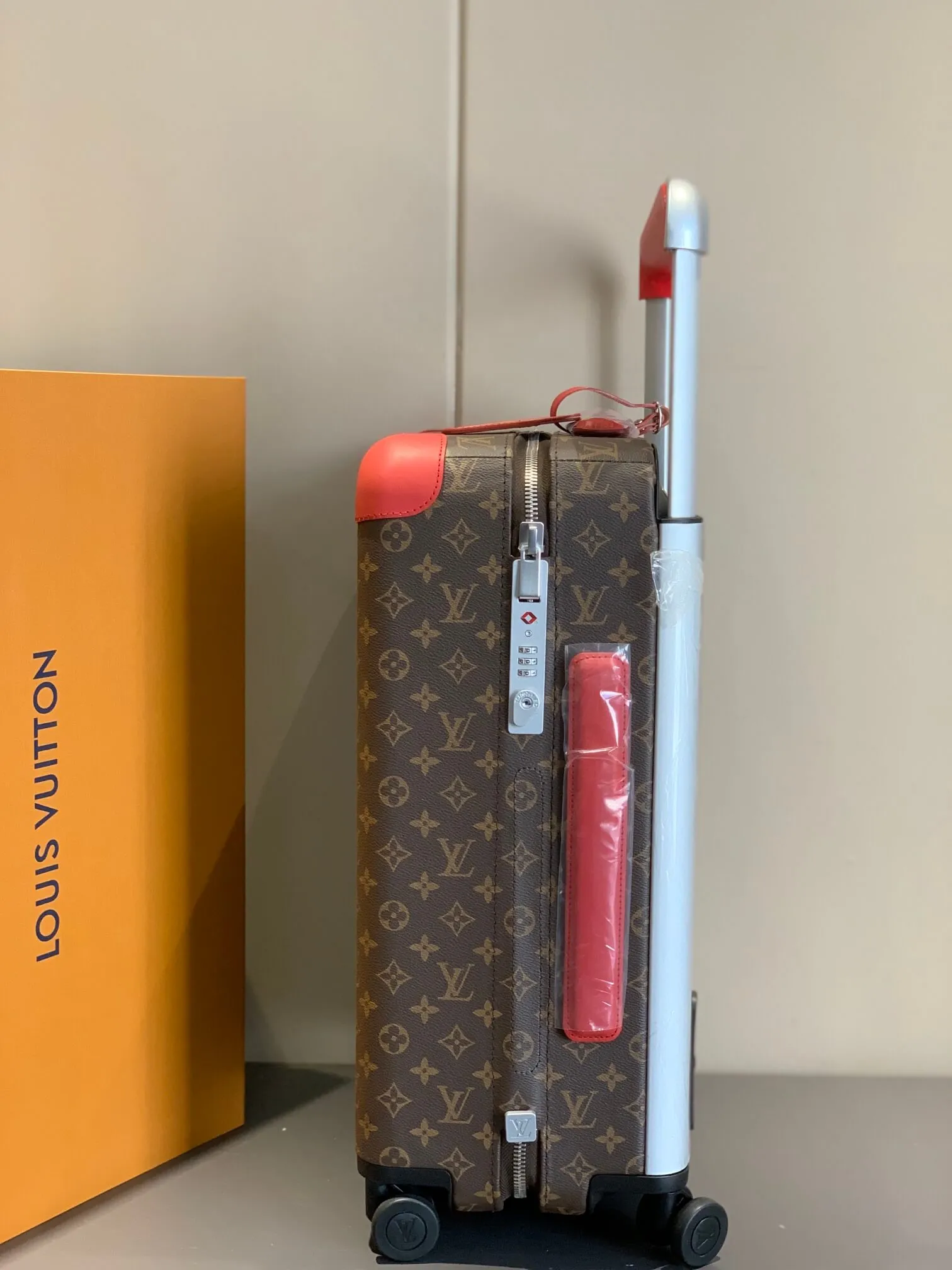 Louis Vuitton Horizon 55 Rolling Suitcase ( 8 Colors )