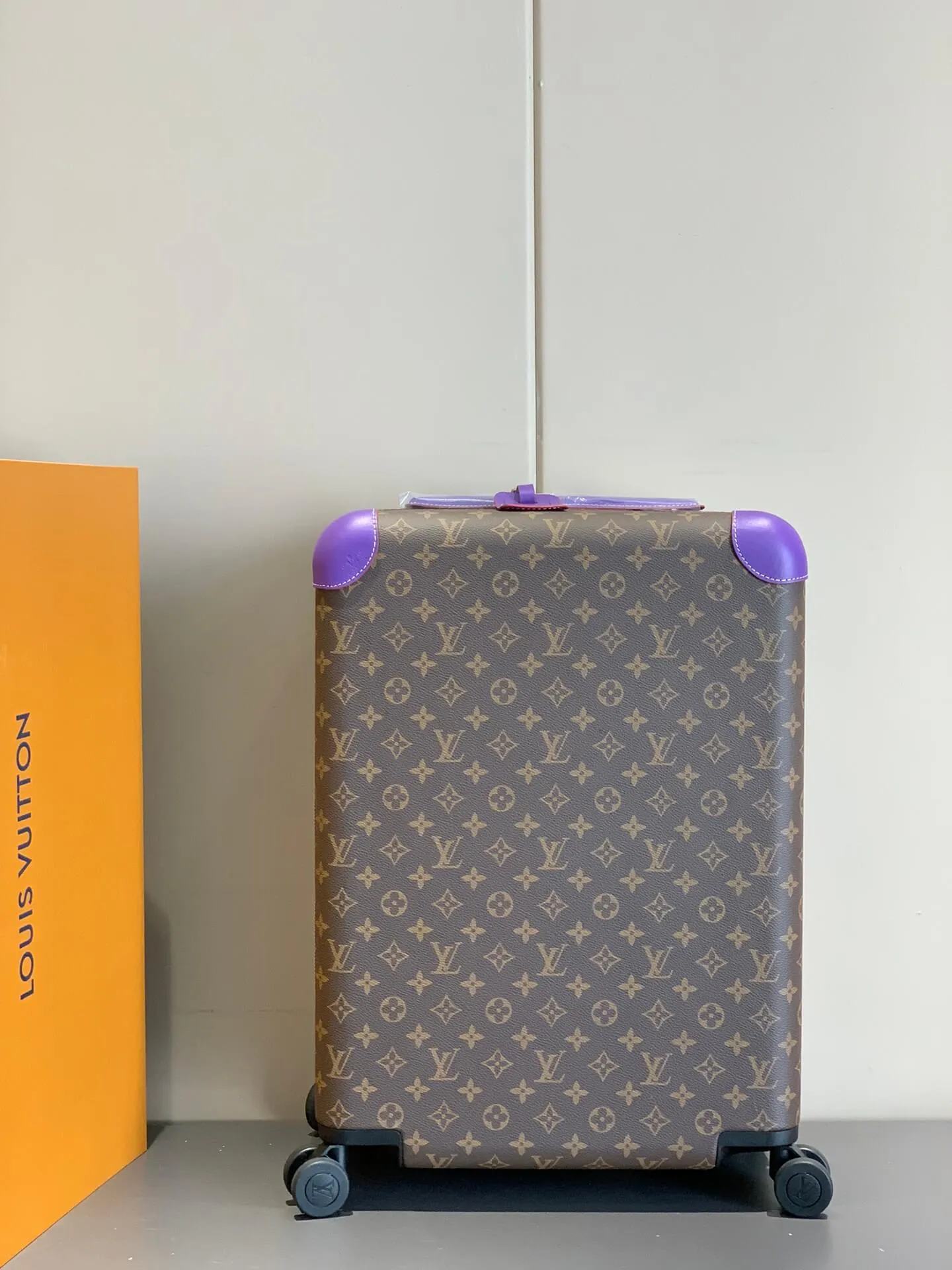 Louis Vuitton Horizon 55 Rolling Suitcase ( 8 Colors )