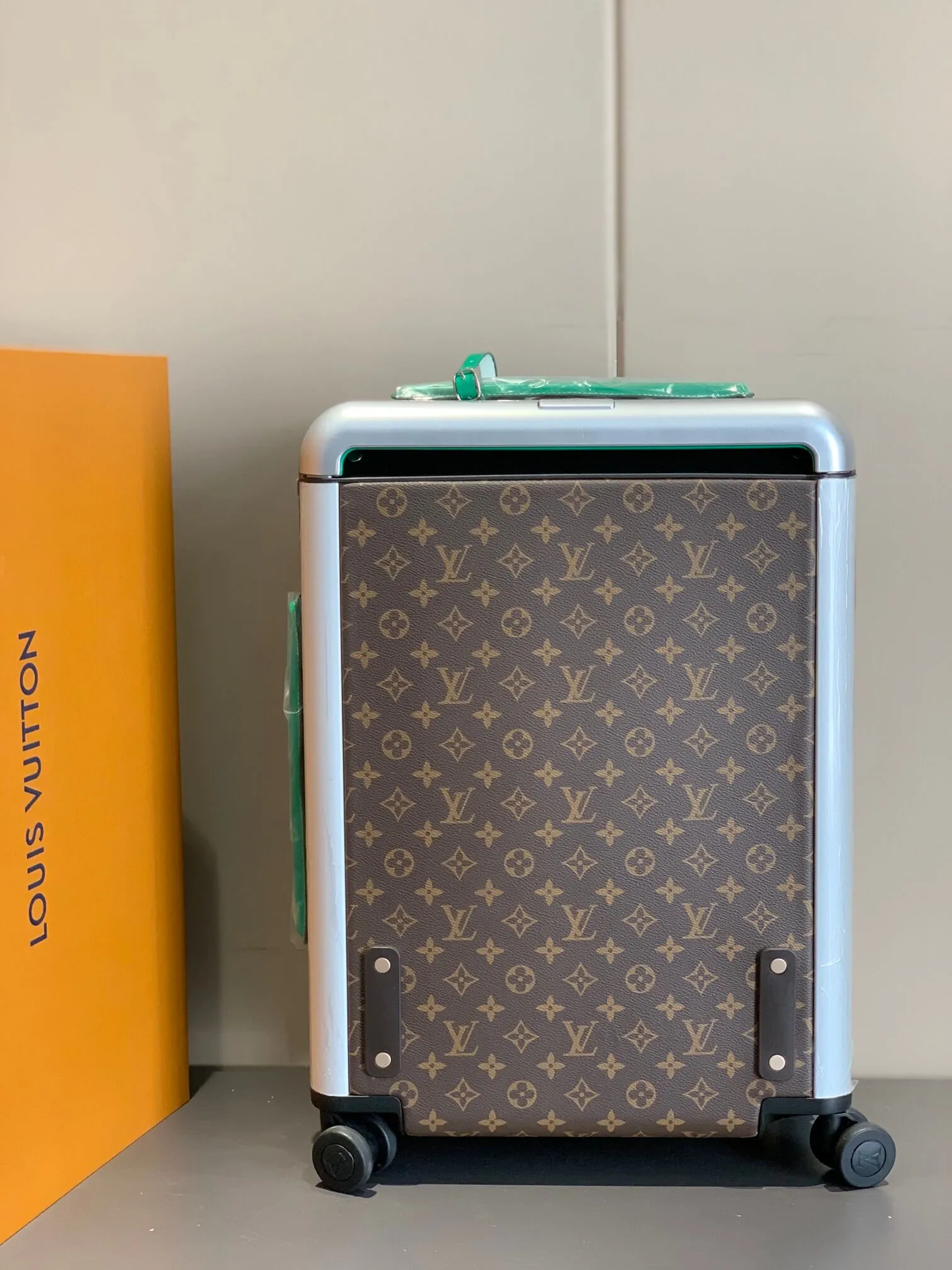 Louis Vuitton Horizon 55 Rolling Suitcase ( 8 Colors )