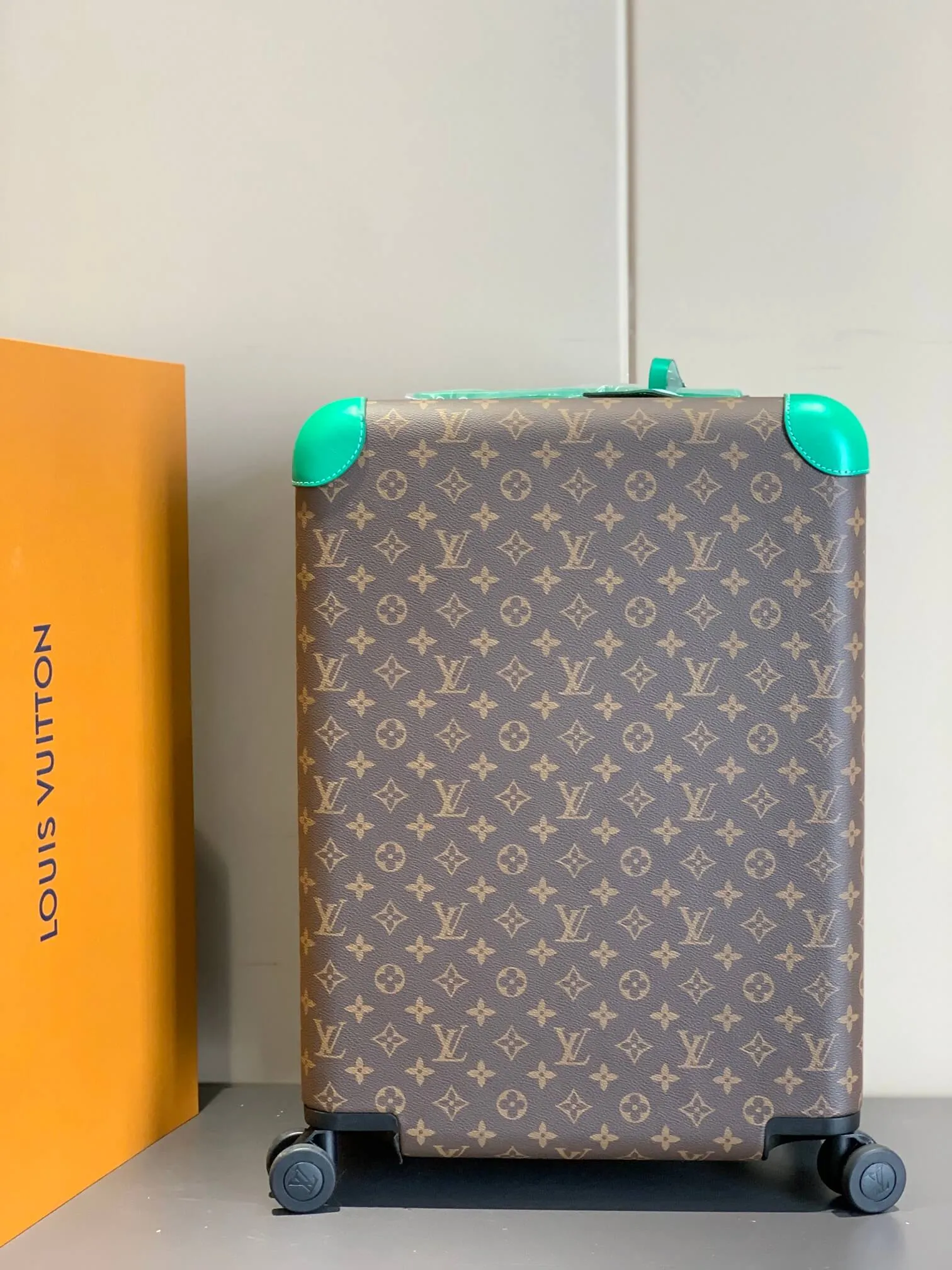 Louis Vuitton Horizon 55 Rolling Suitcase ( 8 Colors )