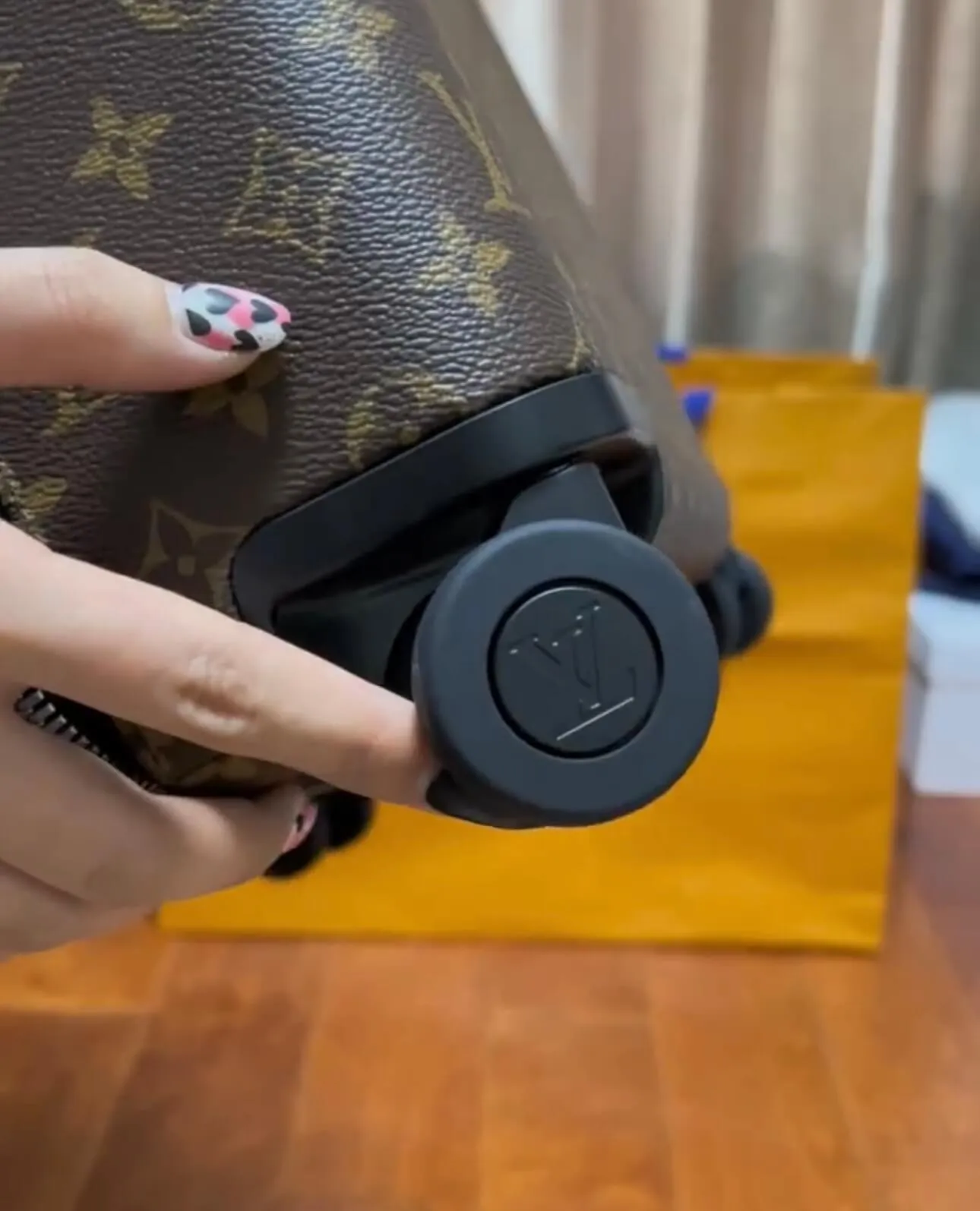 Louis Vuitton Horizon 55 Rolling Suitcase ( 8 Colors )