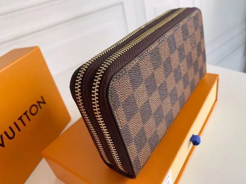 Louis Vuitton Women's Wallet/Clutch Check Print (Brown)