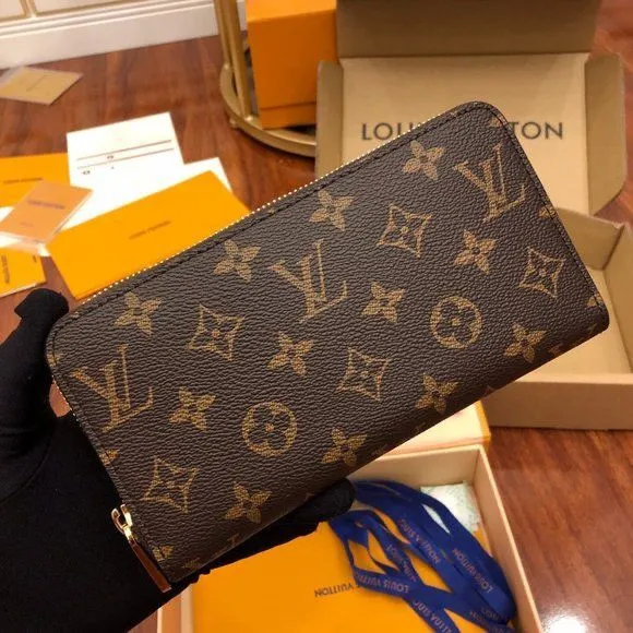 Louis Vuitton Women's Wallet/Clutch LV Print (Brown)